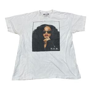 H.E.R. Basic Box Graphic Artist Singer Tee Shirt Men's Large